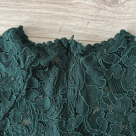 Emerald green lace dress - Picture 2 of 4